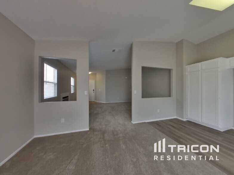 Building Photo - 16946 Sorrento Ln