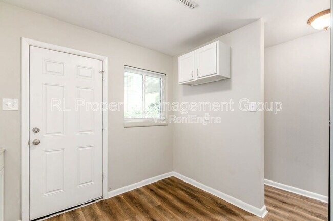 Building Photo - 776 Northview Ave