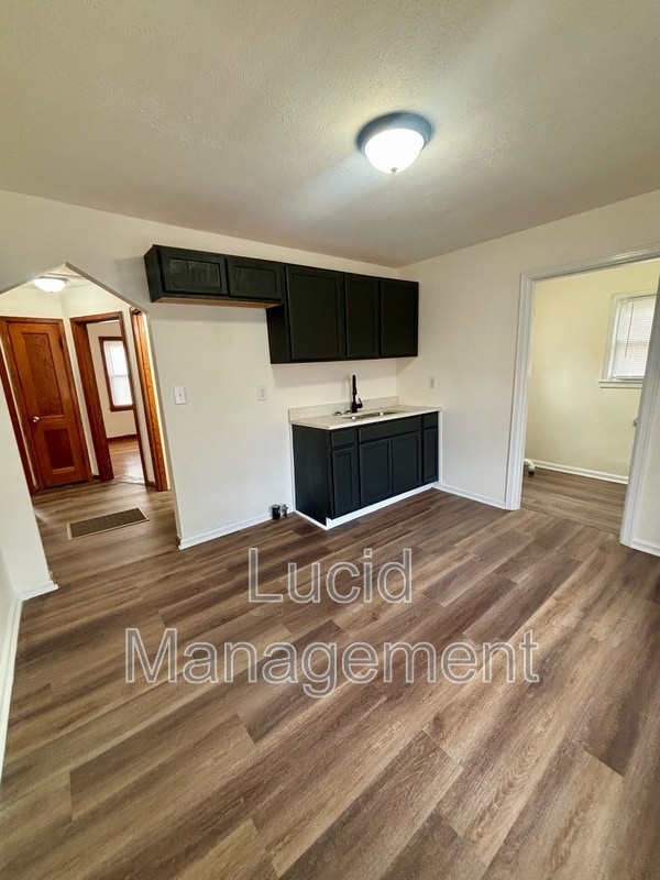 Building Photo - 1700 Sonne Ave