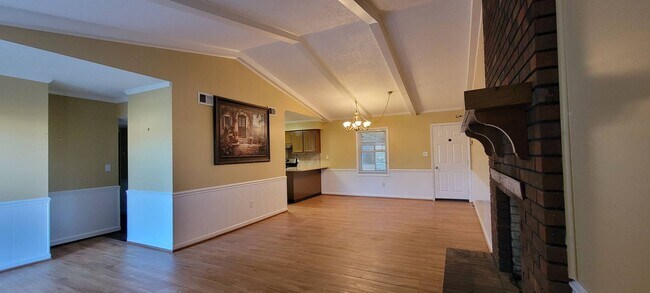 Building Photo - Ready to Move in