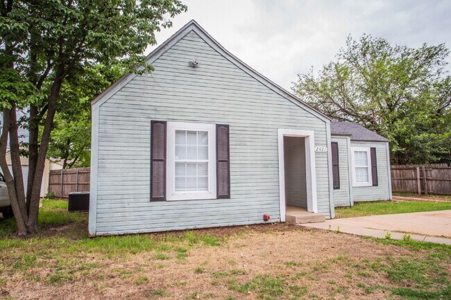 Building Photo - Move-In Ready! Stunning Home with Modern U...