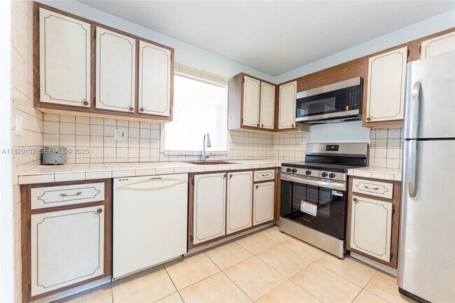 Building Photo - 3551 NE 169th St