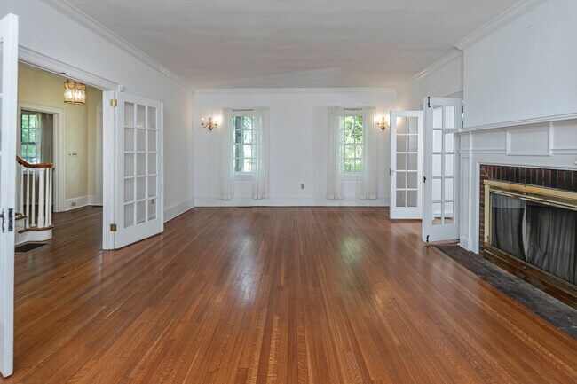 Building Photo - 254 Jefferson Rd