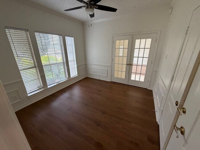 Building Photo - 8320 Mountainview Dr