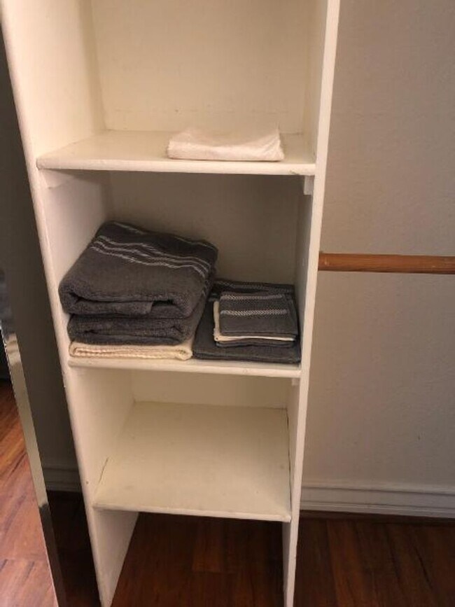 Building Photo - Meridian - Luxury 1Bdr/Bath Fully Furnished (Utilities Included)