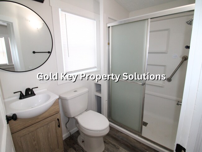 Building Photo - MUNCIE 3 BR 1 BA House with Garage and Covered Porch (SECTION 8 APPROVED)