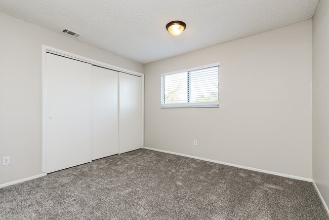 Building Photo - 490 Chicago Woods Cir