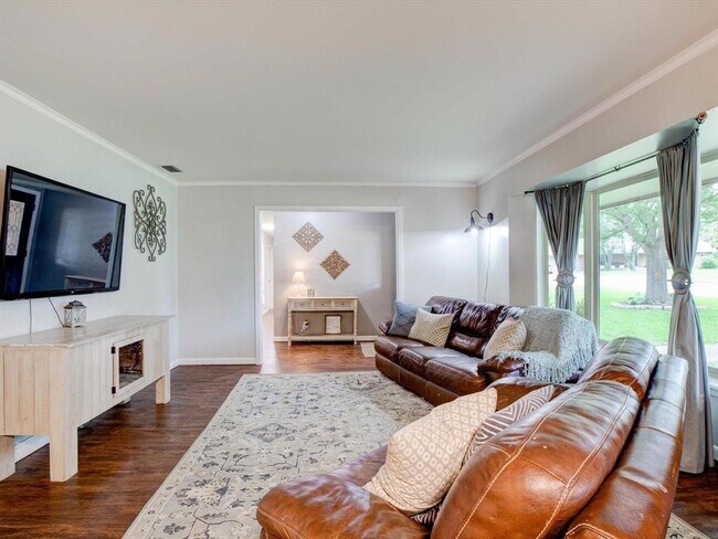 Building Photo - 1405 Yarborough Dr