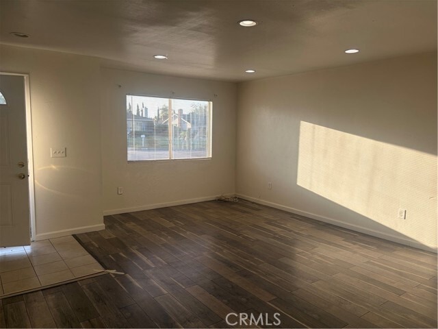 Building Photo - 8636 Tamarind Ave