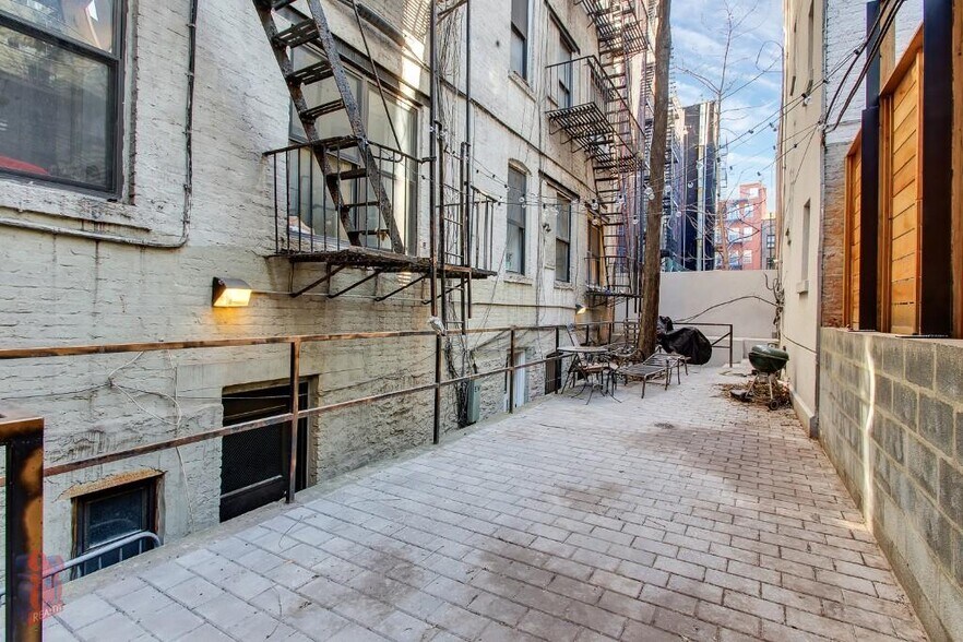 Building Photo - 432 E 13th St