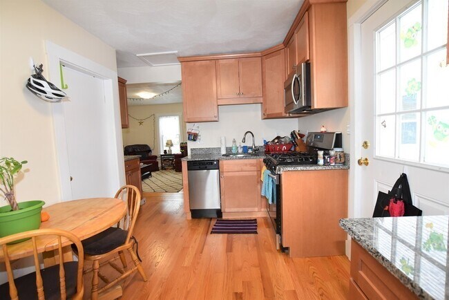 Building Photo - 25 Sawin St