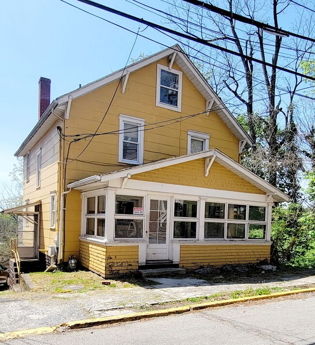 Building Photo - 217 McLane Ave