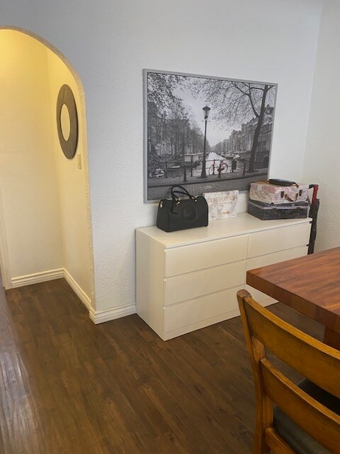 Building Photo - 905 S Curson Ave