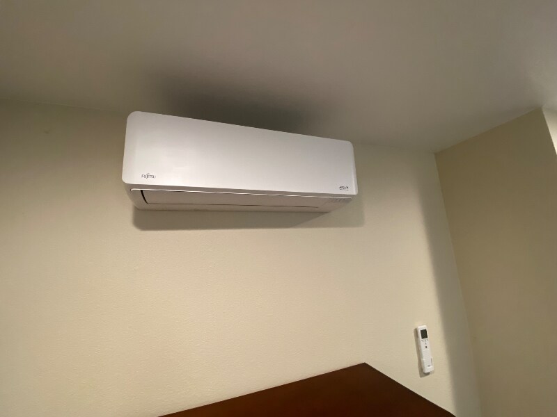 Building Photo - 447 Warwick Dr