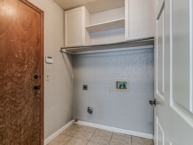 Building Photo - Updated Home + Edmond Schools