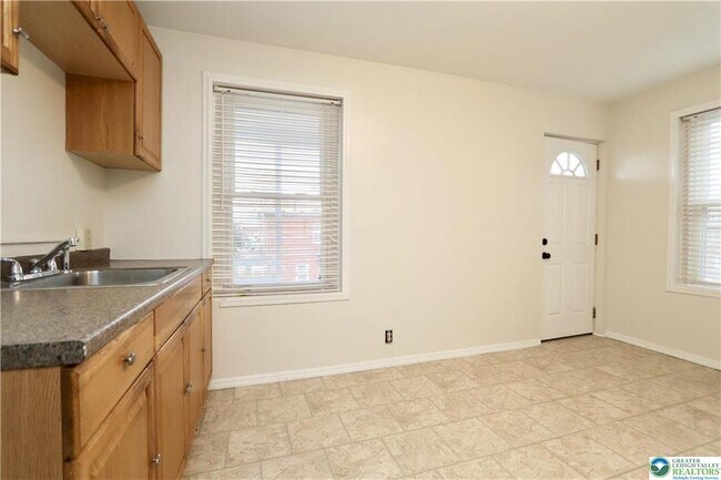 Building Photo - 1206 Linden St