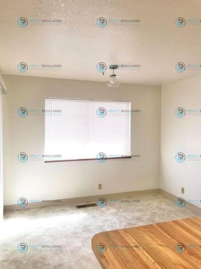 Building Photo - 3BR/2BA Single-Story with Backyard, RV Par...