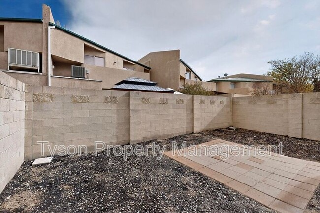 Building Photo - 1732 Del Cielo Dr NW