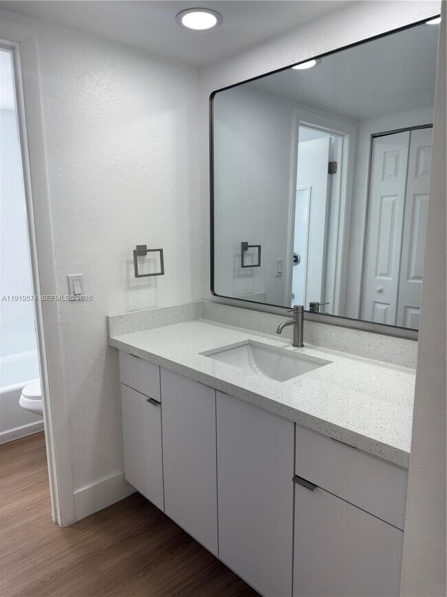 Building Photo - 1927 NW 20th Ave