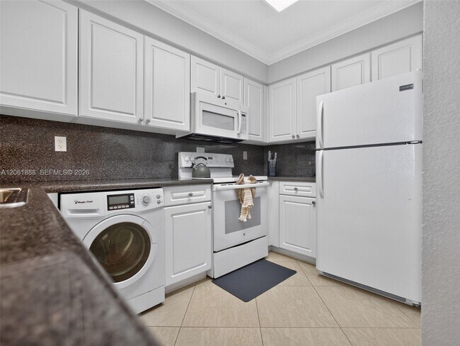 Building Photo - 2501 S Ocean Dr