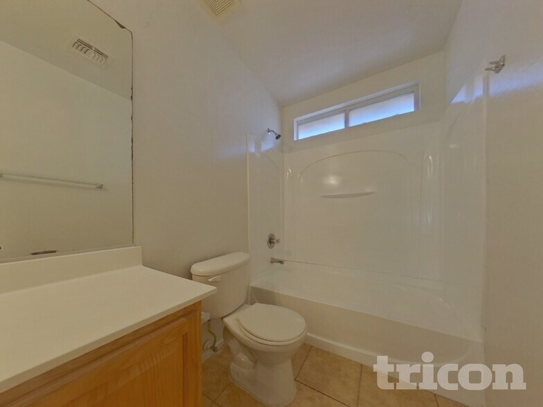 Building Photo - 22040 W Gardenia Dr