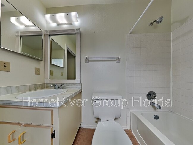 Building Photo - 2250 SE Friendship St