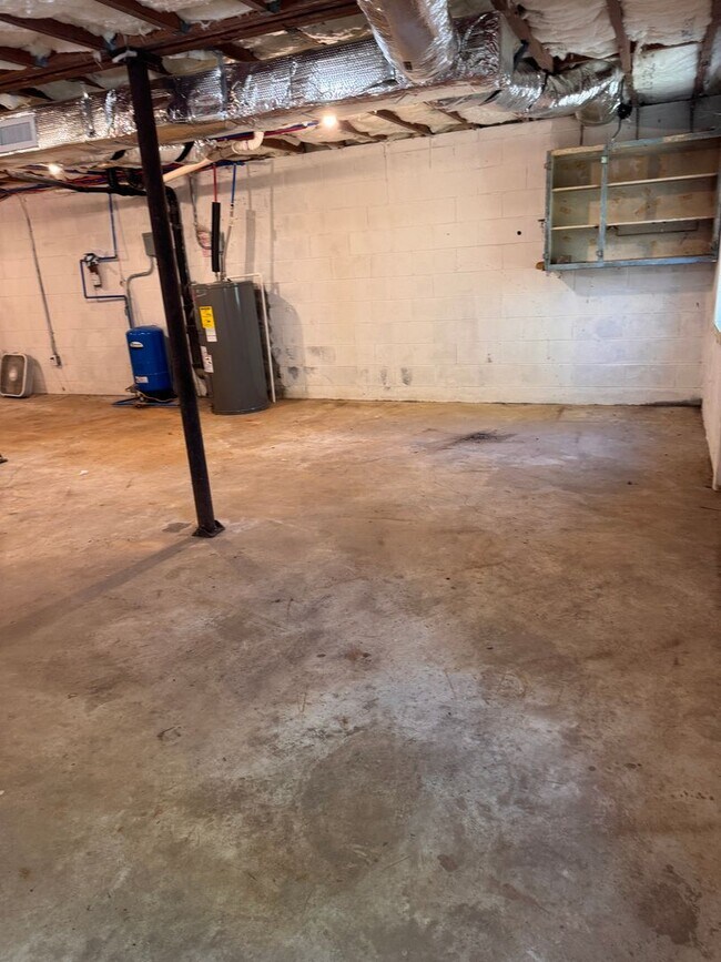 Building Photo - 3 Bedroom || 1 Bathroom - Single Family Home