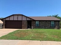 Building Photo - This super cute home features a beautiful ...