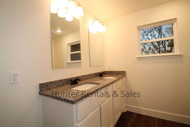 Building Photo - Upscale Four-Bedroom Townhome!