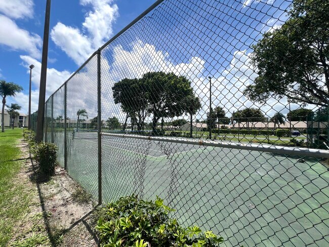 Building Photo - 1115 Green Pine Blvd