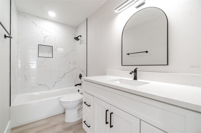 Building Photo - 1216 W Wellington Dr