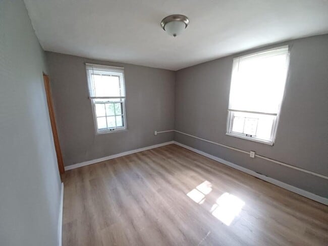 Building Photo - 10179 Bon Oak Dr