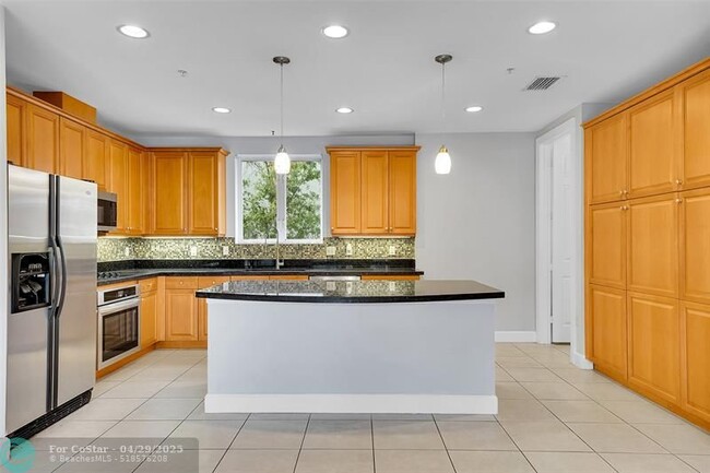 Building Photo - 1902 Coral Heights Ct