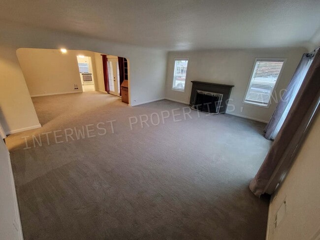 Building Photo - *RENT PROMO* 3+bd 1.5 ba Single Level West...