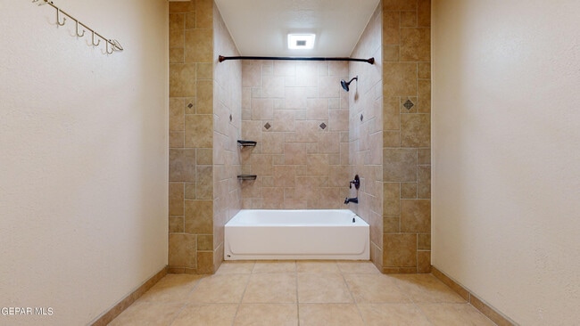 Building Photo - 801 Claravista Ln