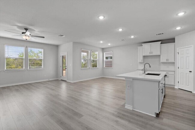 Building Photo - 4712 Plum Peach Bend