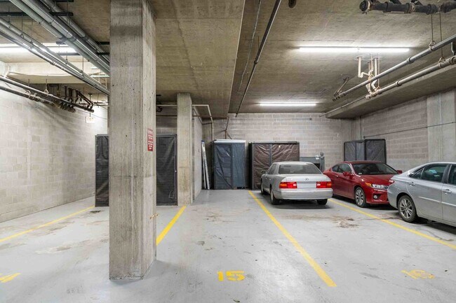 Building Photo - 949 W Madison St