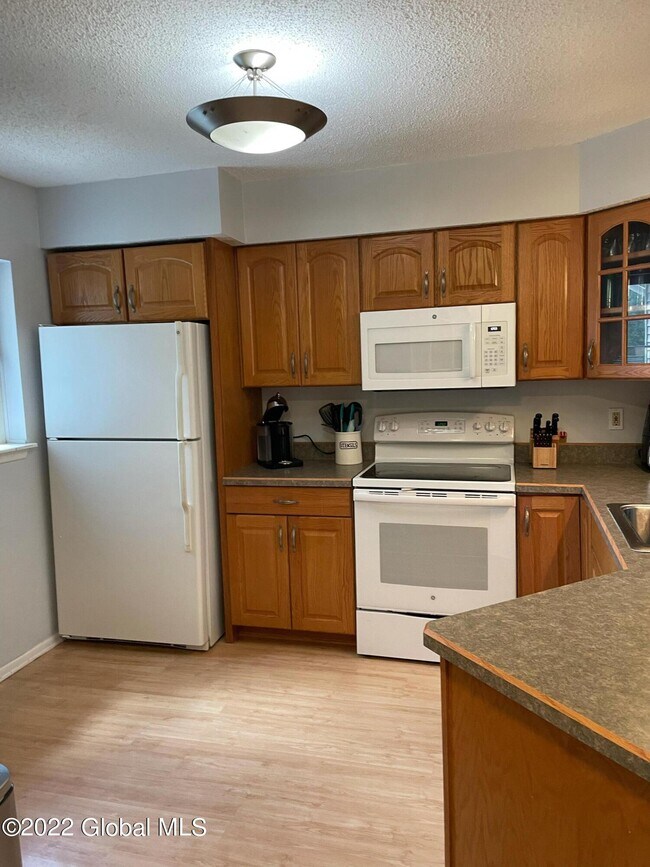 Building Photo - 5106 Forest Point Dr S