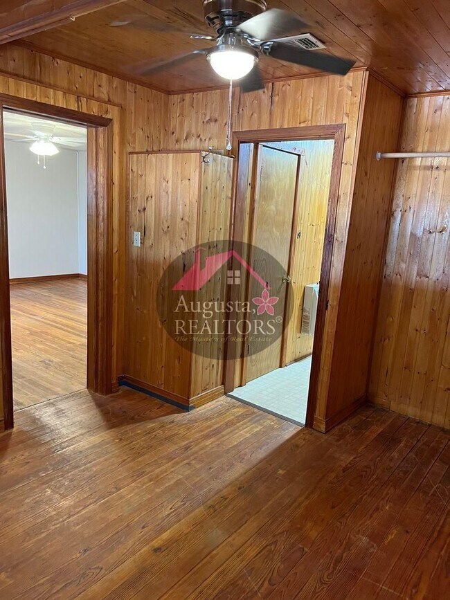 Building Photo - 1623 Woodruff Ln