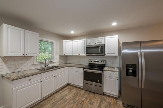 Building Photo - 257 Barfield Ave SW