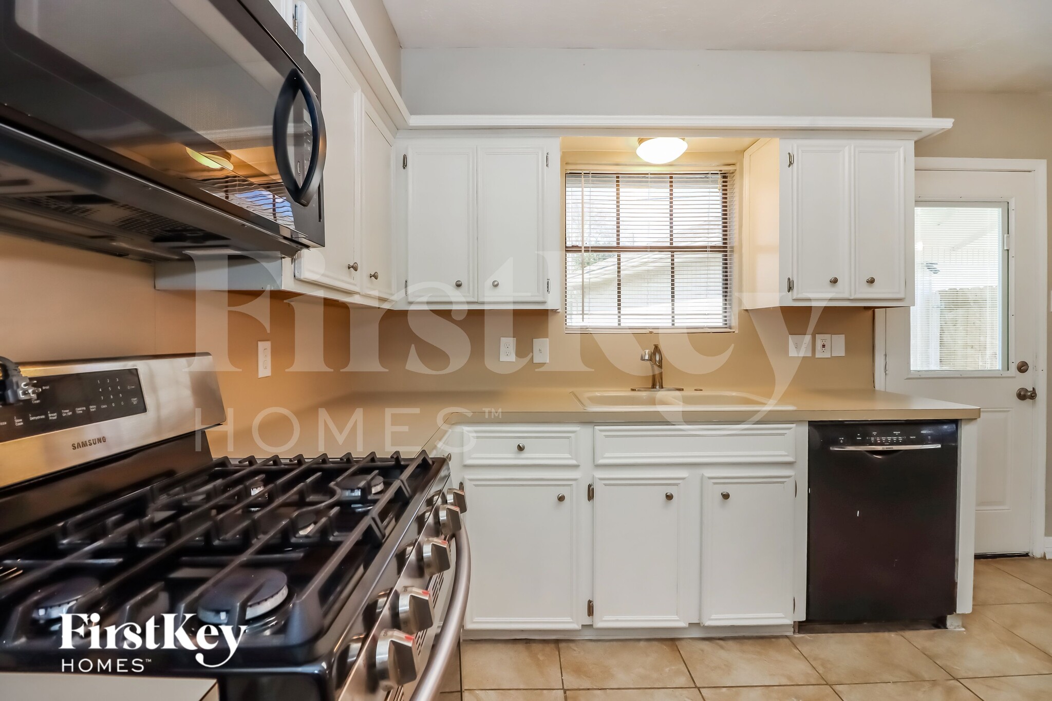 Building Photo - 6611 Gleneagles Dr