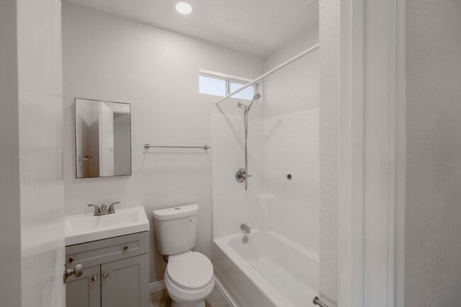 Building Photo - Beautifully updated 2 bed, 2 bath single-family home in Logan Heights