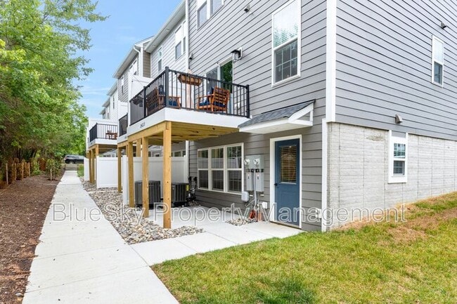 Building Photo - 112 4th St NE
