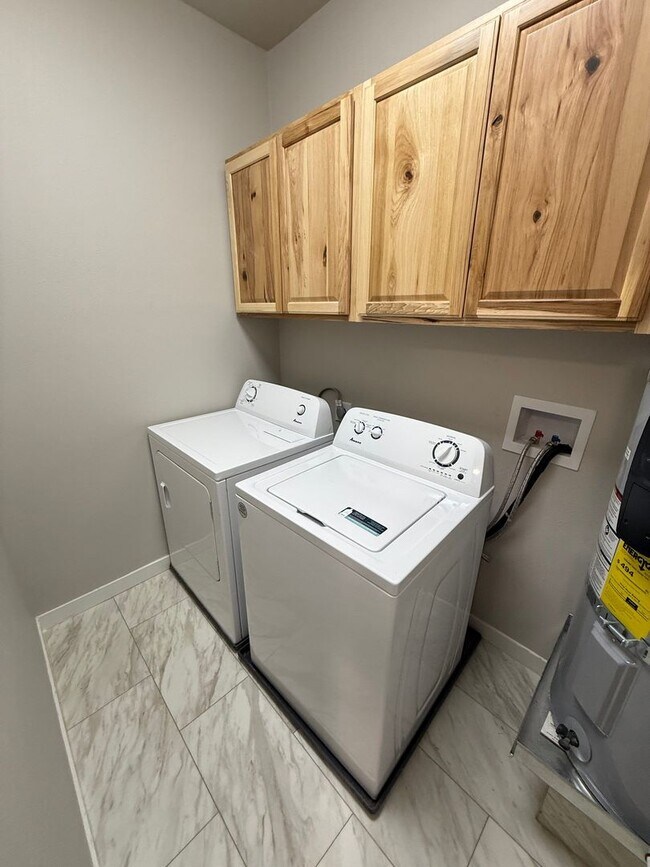 Building Photo - 1330-1334 SW 8th Ave Triplex/crema102-626