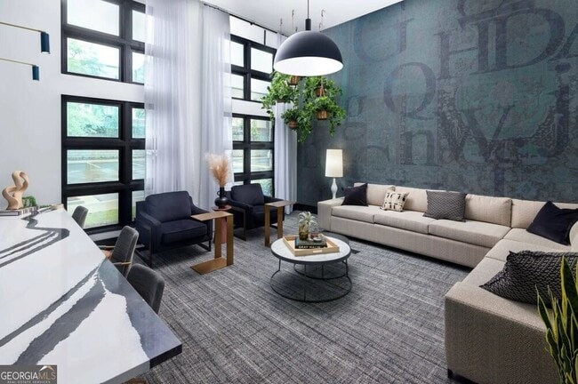 Building Photo - 5617 Oak St