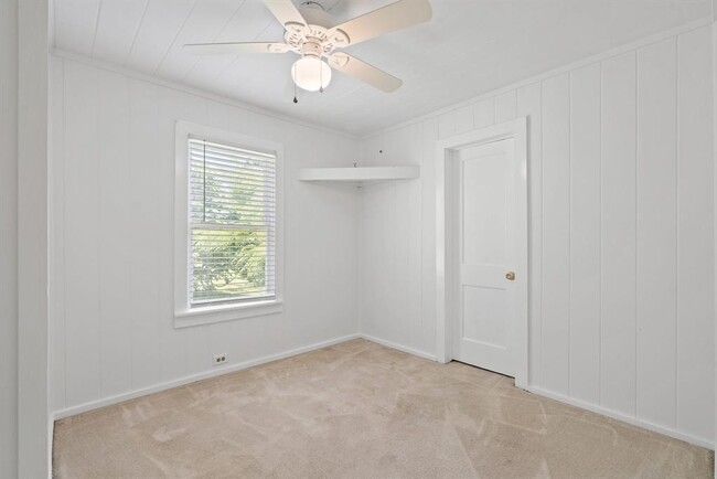 Building Photo - 1671 E Pine Lake Cir