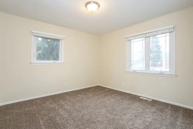 Building Photo - 8441 Lockwood Ave