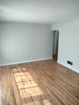 Building Photo - 1035 N 40th St