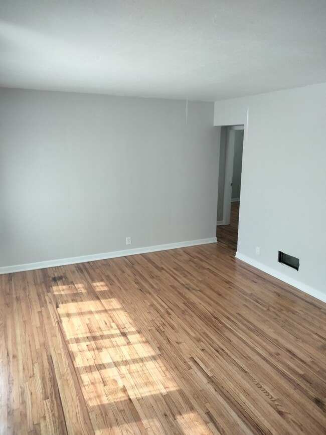 Building Photo - 1035 N 40th St