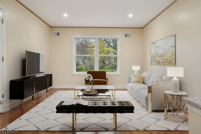 Building Photo - 215 Summit Ave